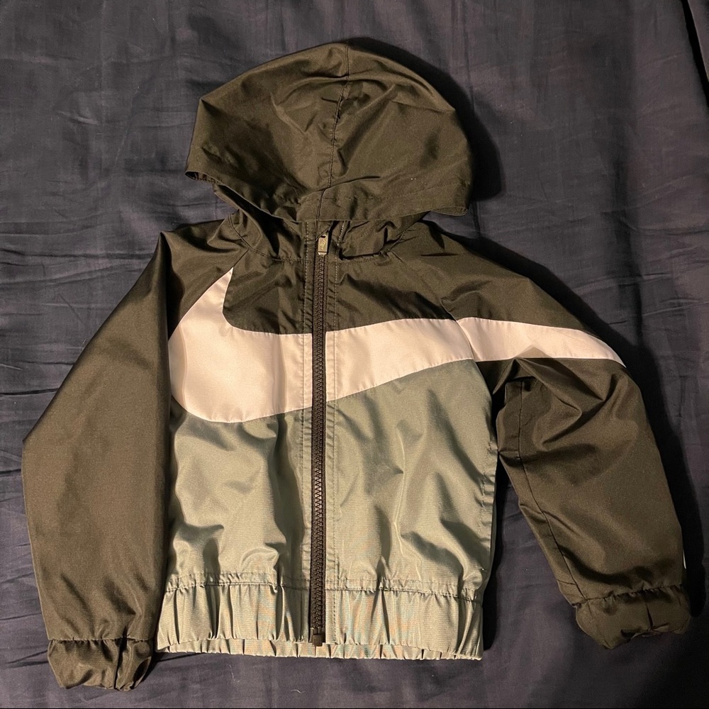2T Nike windbreaker